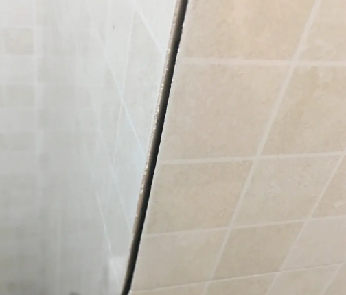 团风瓷砖空鼓维修公司分享阳台瓷砖脱落的修复过程可以分为以下几个步骤