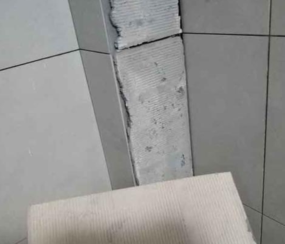 团风瓷砖空鼓维修公司分享下厨房瓷砖脱落的补救措施。